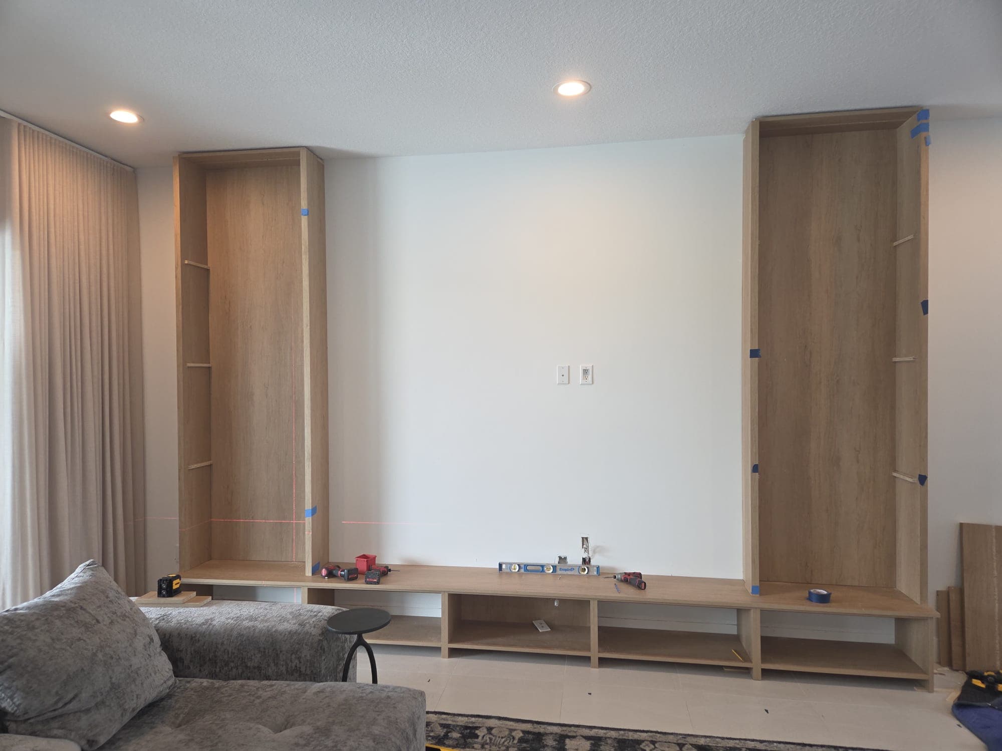 Custom wall unit by COPLASA