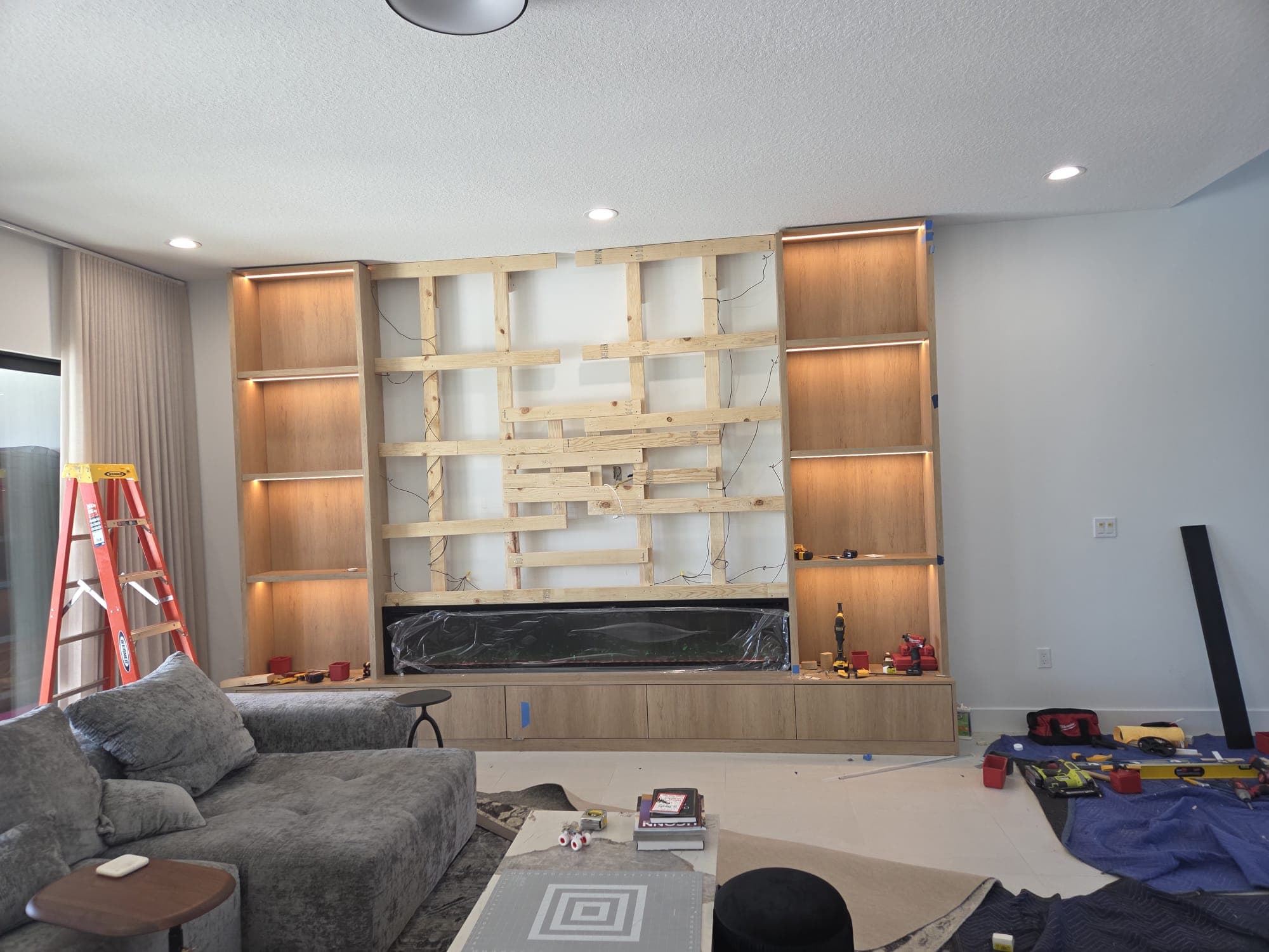 Custom wall unit by COPLASA